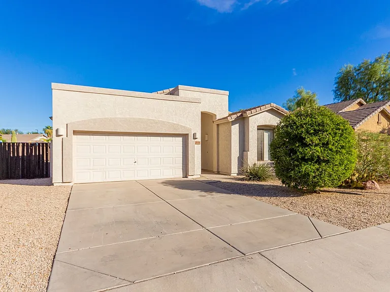3556 E Hampton Ln — Photo 24