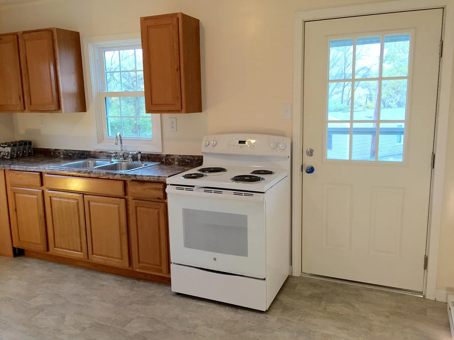 240 Tenny Ave — Photo 4