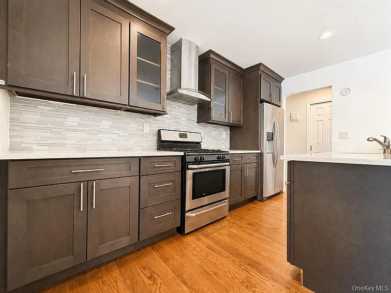 330 Central Park Ave #F8 — Photo 6