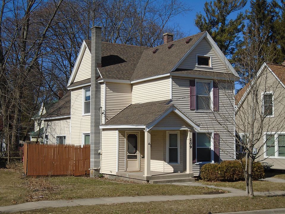 1st image of 209 Fuller Ave SE