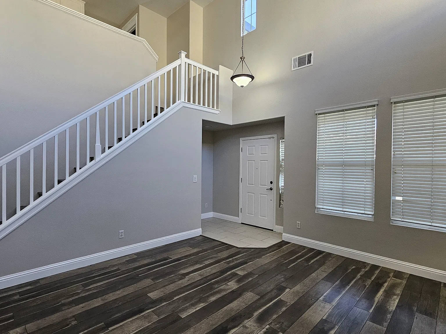4 bed, 2158 sqft, $3,300 — Photo 4