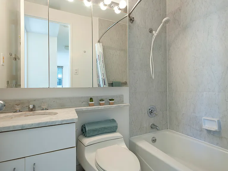 235 E 40th St #36D — Photo 9