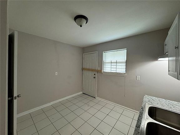 4th image of 2430 Perry Blvd NW