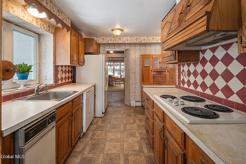 3rd image of 63 Diamond Hill Road