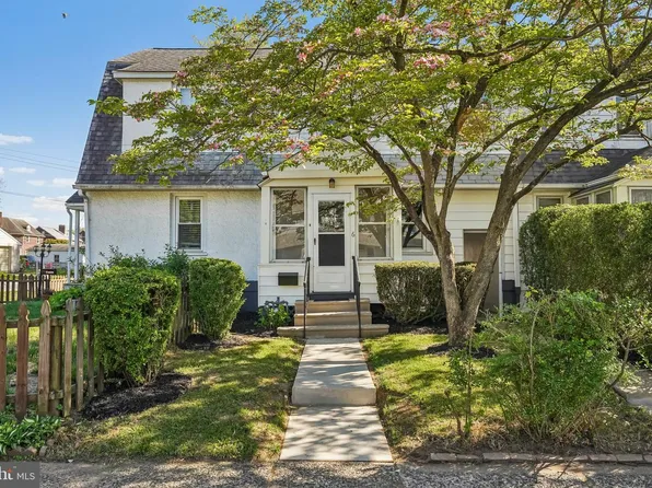 6 Seneca St, Essington, PA 19029