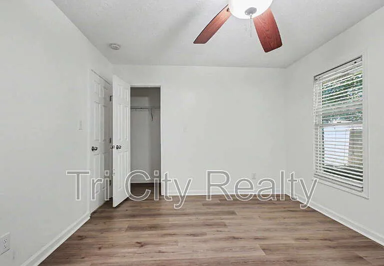 150 Chase Ct — Photo 34