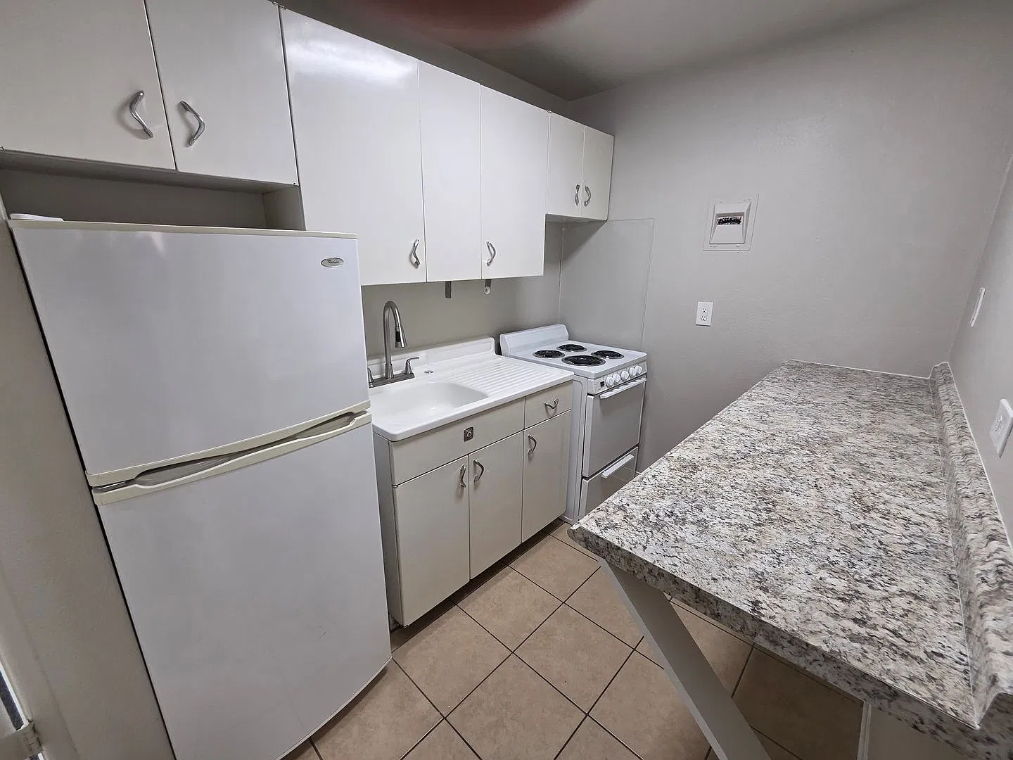 Mary Helen Apartments — Photo 3