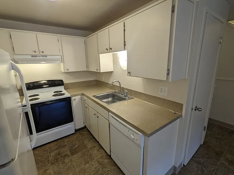 Royal Crest Townhomes — Photo 44