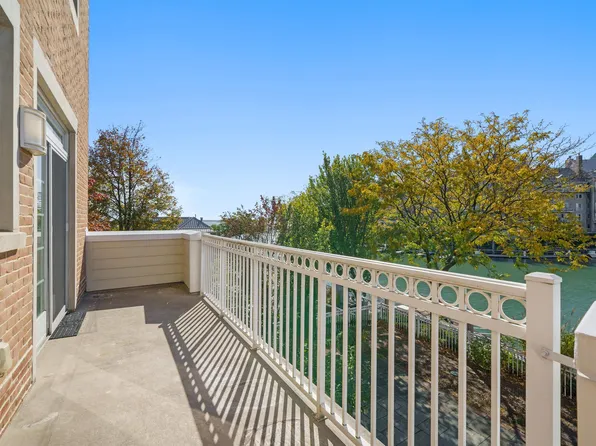 1 Intrepid Place image 34 of 38