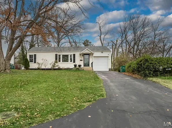 1666 Crabapple Ln, Saint Louis, MO 63119