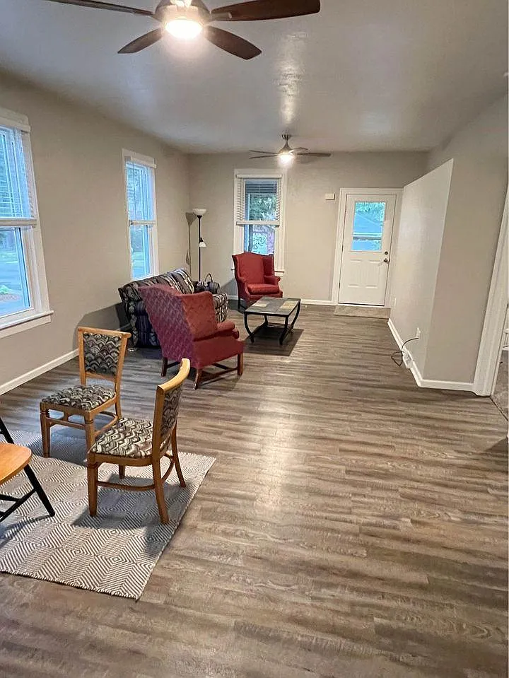 3 bed, 1100 sqft, $1,500 — Photo 3