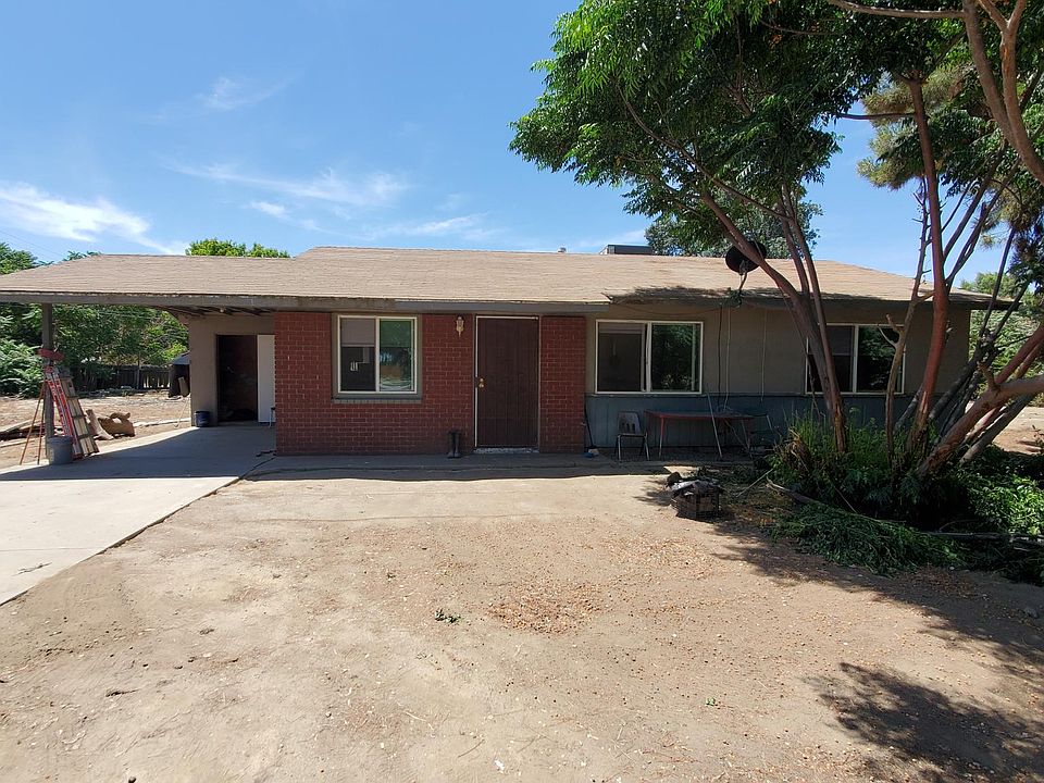 Front of the house with carport and laundry room.