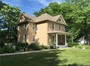 1028 Kiowa St, Leavenworth, KS 66048