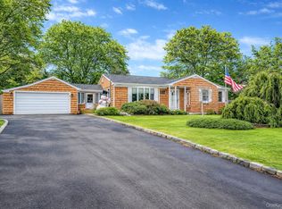 9 Barnes Road, Manorville, NY 11949