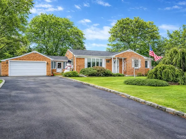 9 Barnes Road, Manorville, NY 11949