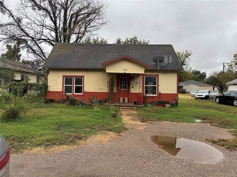 2nd image of 709 4th St