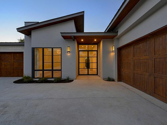 2nd image of 8324 Carranzo Dr