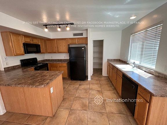 5th image of 1418 S 122nd Ln