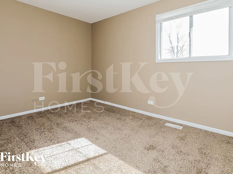 1143 Greensfield Dr — Photo 11