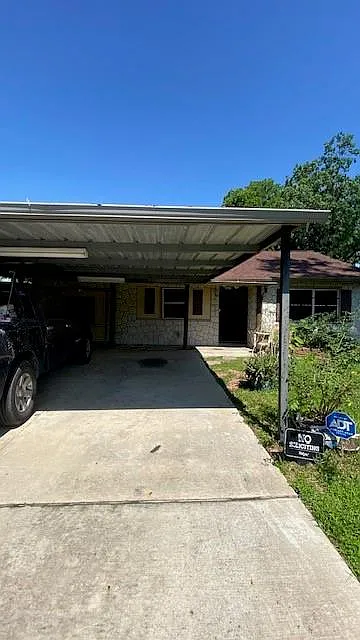 3 bed, 2.5 bath, 1214 sqft, $1,900 — Photo 3