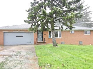 1051 Parkhaven Dr, Parma, OH 44134