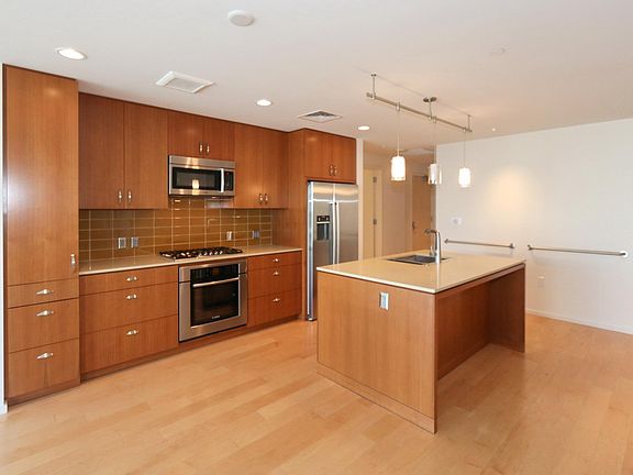 5th image of 35 E 100 S APT 1402