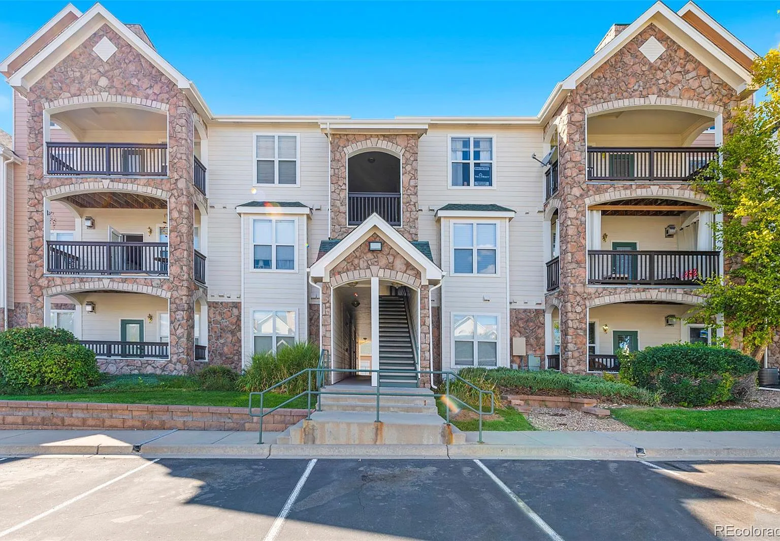 2 bed, 1285 sqft, $2,100 — Photo 3