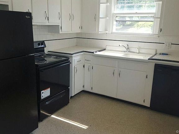 5th image of 150 Hillcrest Ave