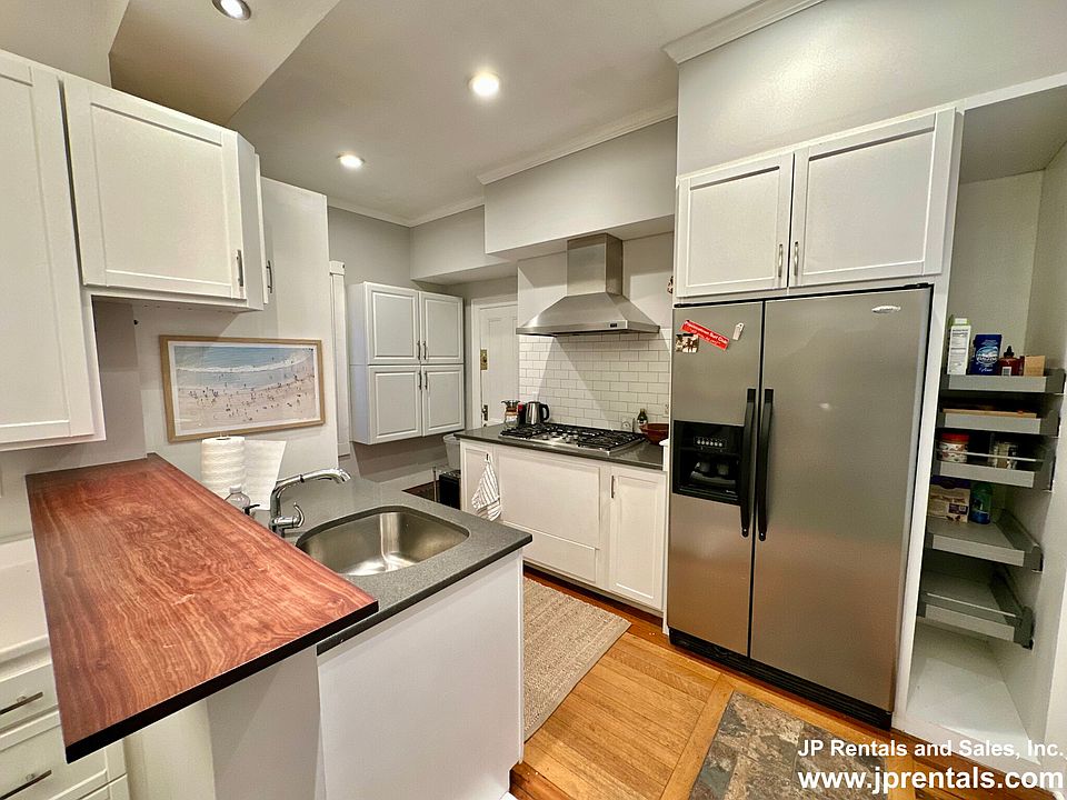 1st image of 13 Gordon St #1
