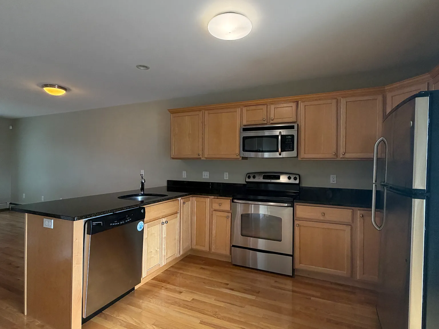 2 bed, 1.5 bath, 1176 sqft, $2,700 — Photo 4
