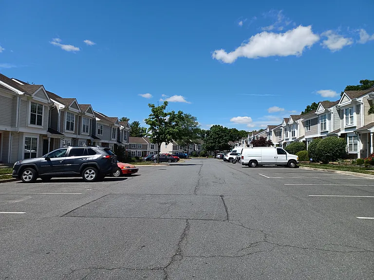 21 Essex Sq — Photo 12
