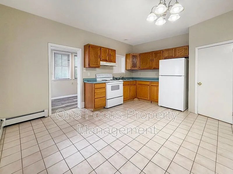 537 W Main St