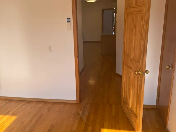 916 Manhattan Avenue image 1 of 4