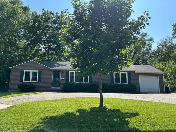 8918 Hardy St, Overland Park, KS 66212