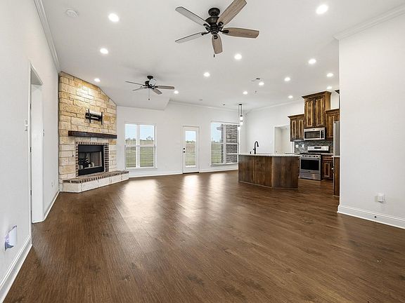 5th image of 809 Schneider Rd