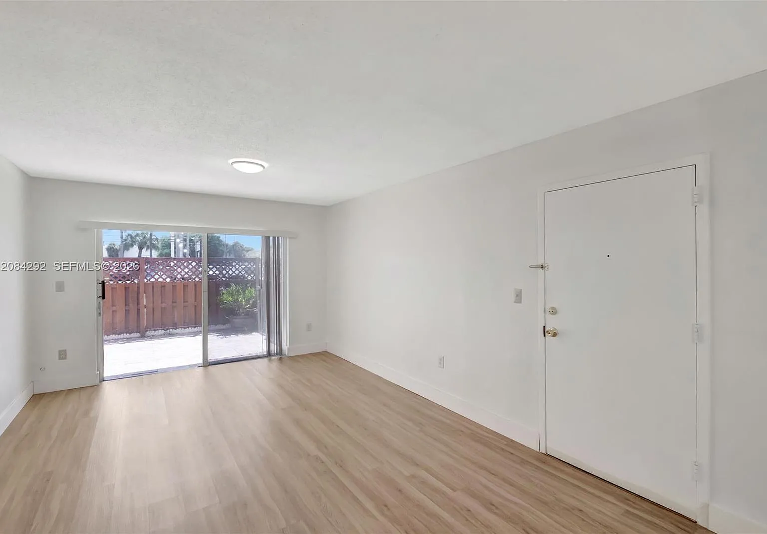 Doral Gardens Ii Condo — Photo 2