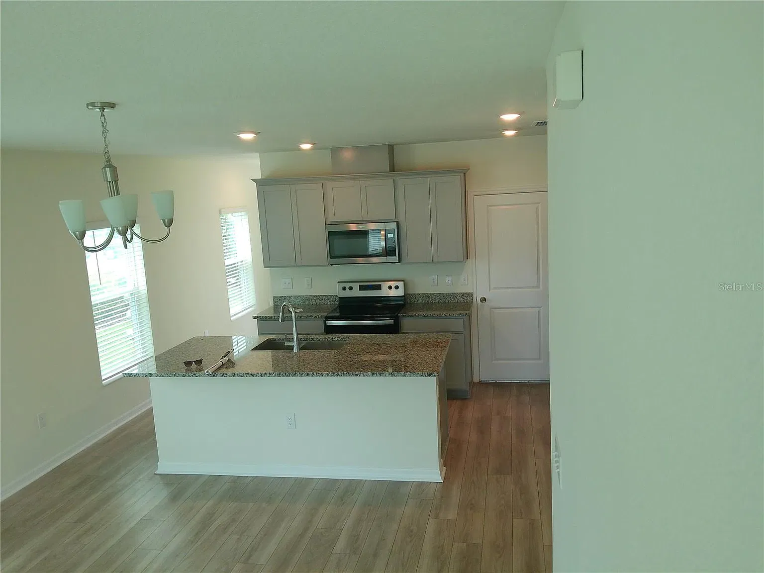 3 bed, 2.5 bath, 1479 sqft, $2,150 — Photo 2