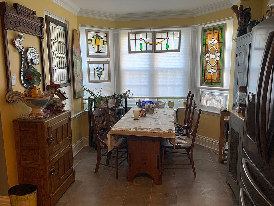 Kitchen breakfast nook 