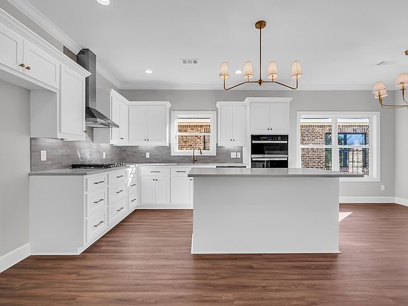 5th image of 77 Annandale Dr
