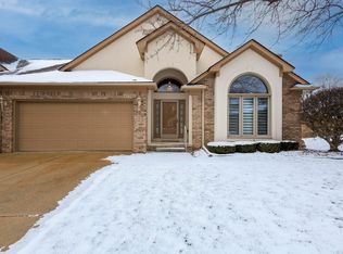 47338 Hunters Chase Dr, Macomb, MI 48042