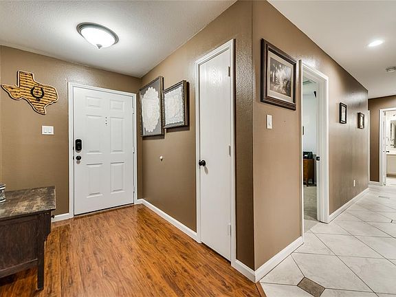 4th image of 2501 Barksdale Dr