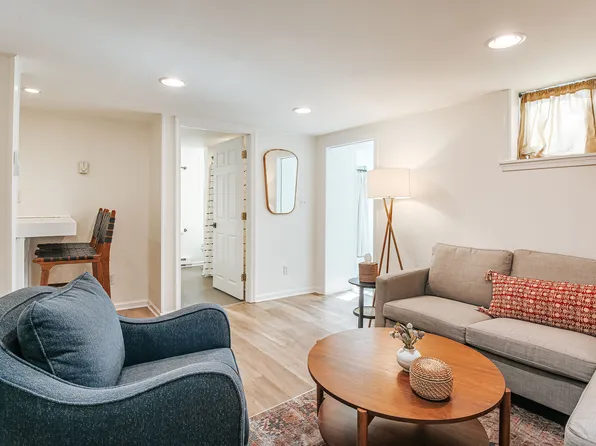 516 Valley Rd, Charlottesville, VA