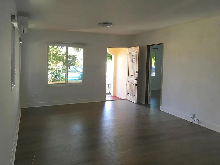 4361 Chase Ave — Photo 5