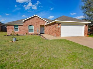 817 Wandering Ct, Granbury, TX 76049