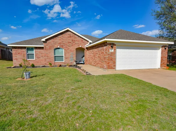 817 Wandering Ct, Granbury, TX 76049