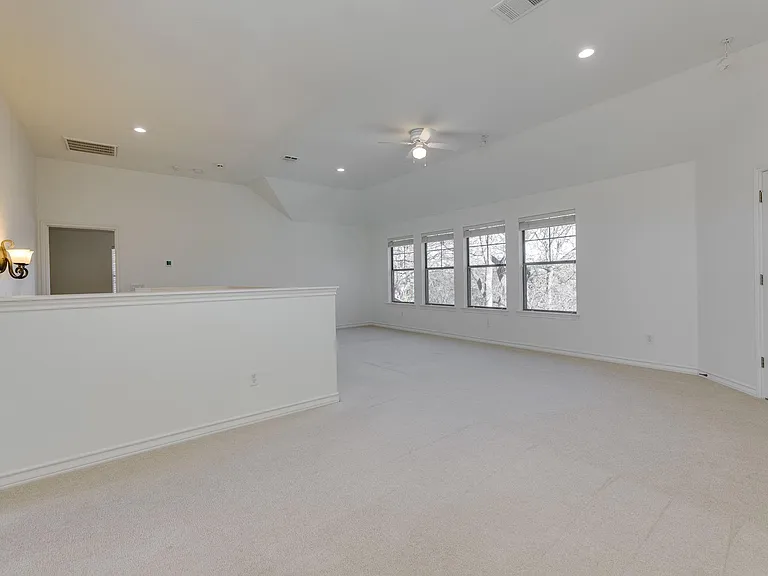 132 Lakeway Dr — Photo 23