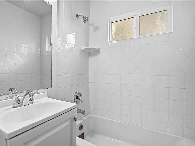 3875 Grandview Pl — Photo 4