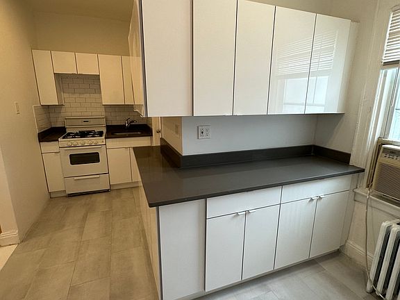 4th image of 182-30 Hillside Ave #3