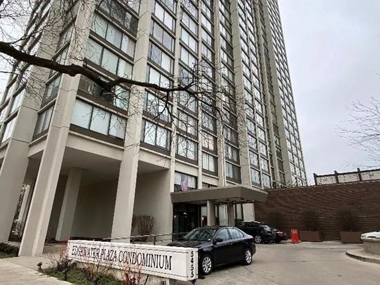 5455 N Sheridan Rd — Photo 1