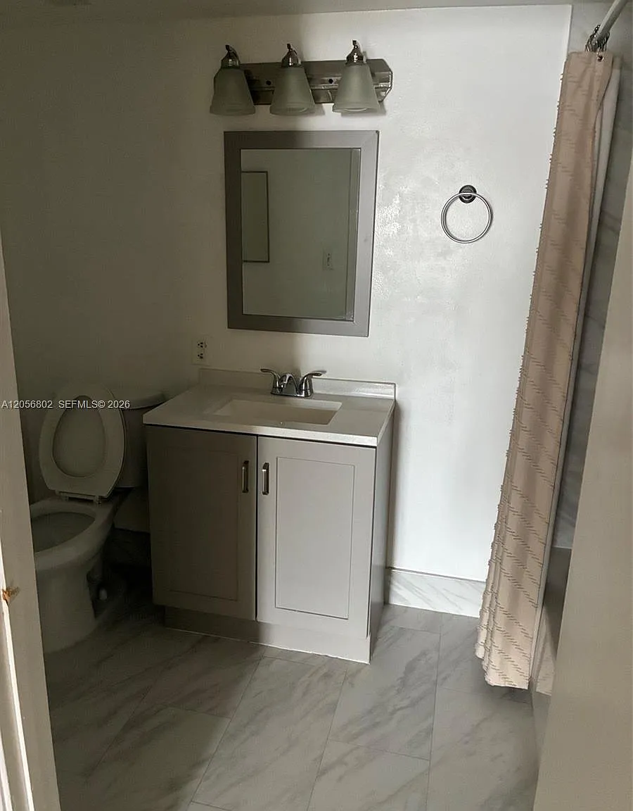 Madison Downtown Condo — Photo 4